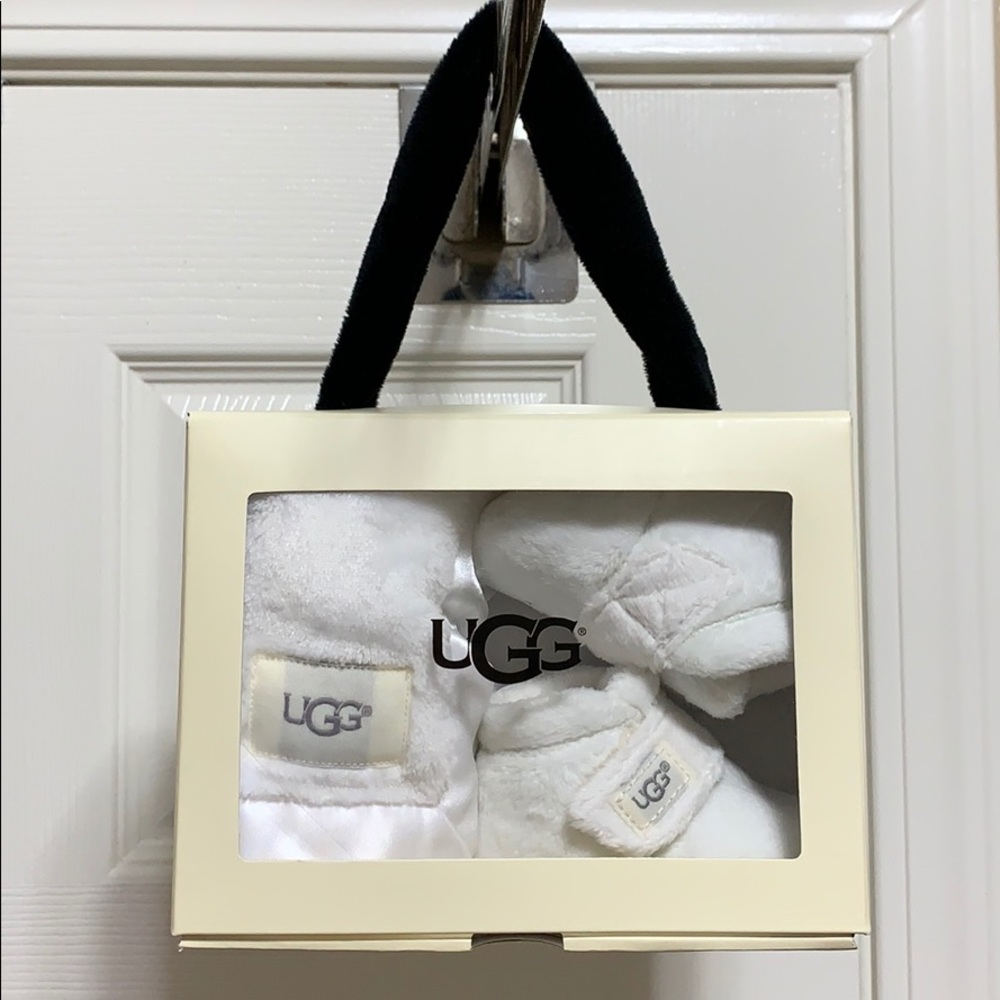 UGGS Bixbee Bootie And Lovey Blanket Size 0/1